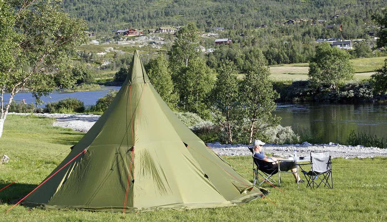 En oversikt over deler av campingplassen og hyttene.